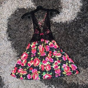 Victoria’s Secret floral babydoll size S/P great cond
